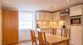 CS Exclusive Apartments of Princess Street West End - Image 4