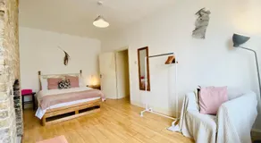 London's Central East End 2 Bedroom City Apartments - Image 2