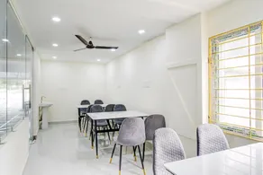 Super Townhouse Oak Kamineni Bus Stop - Image 4