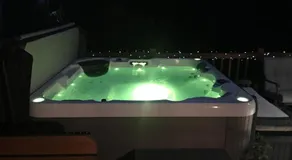 Logi-Bear Lodge with Hot Tub - Image 4