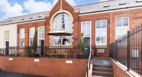 Thornton House Luxury Accommodation in the Town Centre with Private Parking - Image 4