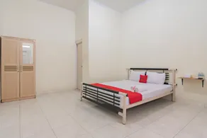 RedDoorz Syariah near Tugu Pandanwangi Cianjur - Image 1