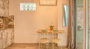 Vitis Vinifera Tranditional Studio Apartment - Image 5