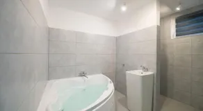 Pixel Guesthouse - Image 3