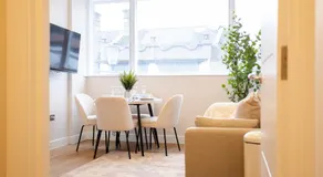Stunning Apartments with Castle Views - Air Conditioning - Fast Wifi - Image 5