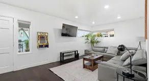 Chic 3br For 8-10 Near Laxbeachsofi, Games & Tv - Image 3