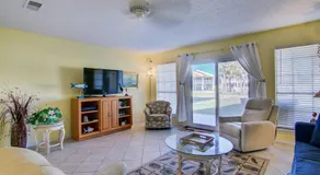 3 A, Three Bedroom Townhome - Image 2
