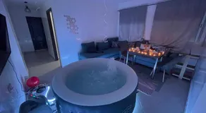 Jacuzzi Apartment with Romantic Decoration - Image 5