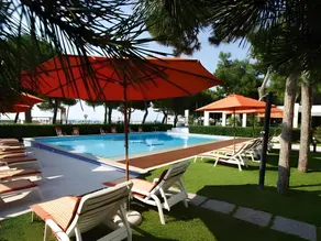 International Beach Hotel - Image 4