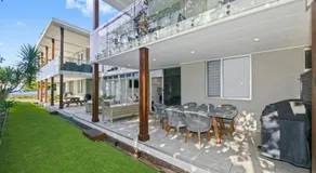 Nirvana Court 3 - Beachfront Location - Image 3
