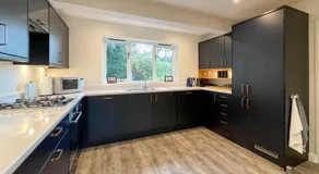 Surrey Hills Lodge - Image 3