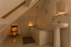 Bright 2 Bed Apartments in Marston Oxford, Free Parking, OX3 Near John Radcliffe Hospitals & University Parks - Image 3