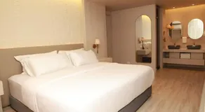 VPV Suites & Casino - Image 2