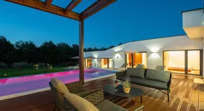 Villa mit Terrasse, Garten und Pool | Poolblick - Image 4