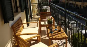 The Bluehouse - Spacious top floor flat with parking, by Mon Repos beach - Image 4