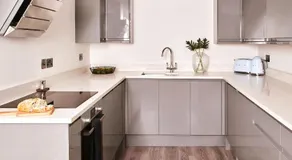 The Moorings - Duplex apartment on Torquay Marina with Hot Tub - Image 4