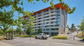 Homely Modern Apt between the Lake and City - Hosted by CanStay - Image 3