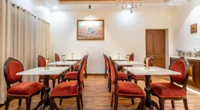 Moghal Mahal Resort Rajbagh Srinagar - Image 3
