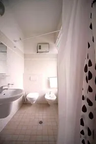 Oxford Hotel - Image 2