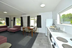 Middlepark Motel - Image 2