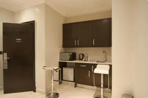 L'eola Suites and Apartments - Image 5