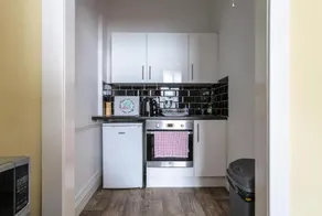 Roscoe House - Image 4