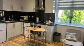 Grand Bleu - London - Next to Piccadilly Line Tube Station & Brand New Facilities - Image 2