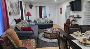 Charming 3 bedroom 2 bath home in Bloomfield with wishing well - Image 2