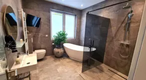 3 Monkeys Hotel - Image 2