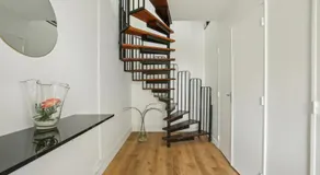Duplex apartment downtown with parking - Image 4