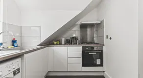 Modern 2bed flat near station - COU B - Image 4