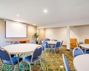 Quality Inn & Suites Airport Portland - Image 4