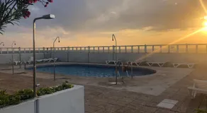 Pisos con PISCINA DE VERANO Y ALQUILER TEMPORADA - Image 2
