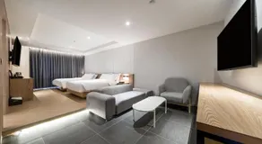 The Van Hotel - Image 2