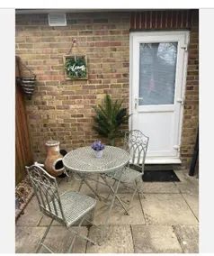 Beautiful 1-bed Studio in Uxbridge, London - Image 2