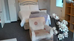 Budget Loft room Shared guest house by University R10 - Image 2