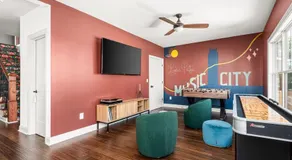 Nashville 4 Bedroom House with Hot Tub and Backyard Close to Downtown - Image 4
