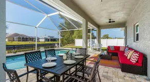 Amazing outdoor living on a freshwater canal, 4 bedrooms, pet-friendly - Villa Becky - Image 4