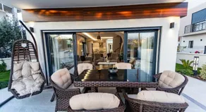 merkezde 8 kişilik özel havuzlu villa - Image 5