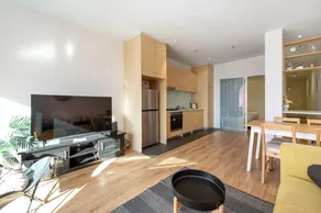 Chic Apartment in Heart of Adelaide - Image 2