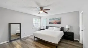The Paramour comfy home with ground floor bedroom and fenced in yard - Image 2