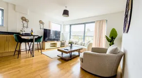 Cozy 2 bed flat by seafront - Image 2