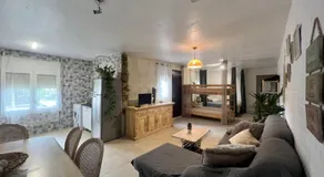 Apartamento loft, jardín y piscina privada - Image 2