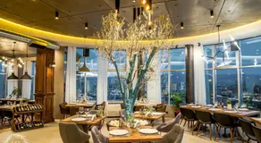 Sky Hotel - Image 3