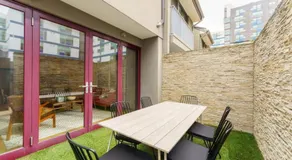 Farrah Designer Three Bedroom Carlton Residence - Image 5