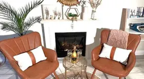 The Art Gallery Guest House - Newport Cozy 3-Bedroom Home - Image 4