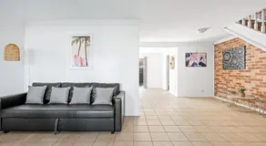 Luxe Retreat - 3BR - Free Parking - Near Station - Image 4