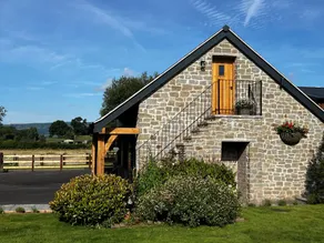 Cozy Studio Attic Retreat in Bettws Newydd - Image 2