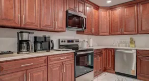 Bright & Spacious Apartments Near Albany Airport - Image 4