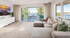 Pisces on Pumicestone - Waterfront Golden Beach - Image 2
